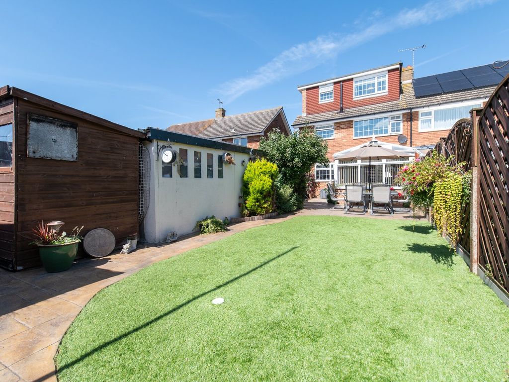 4 bed semidetached house for sale in Cirrus Crescent, Gravesend, Kent