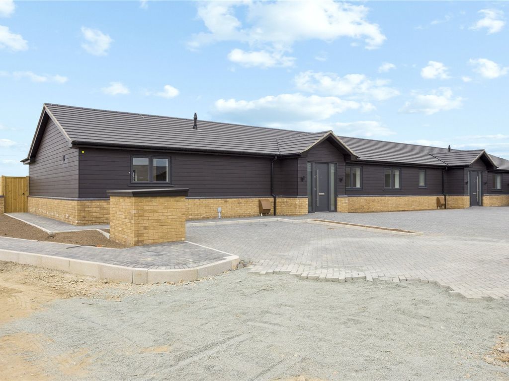 New home, 3 bed bungalow for sale in Greyhound Grove, Ockendon Road