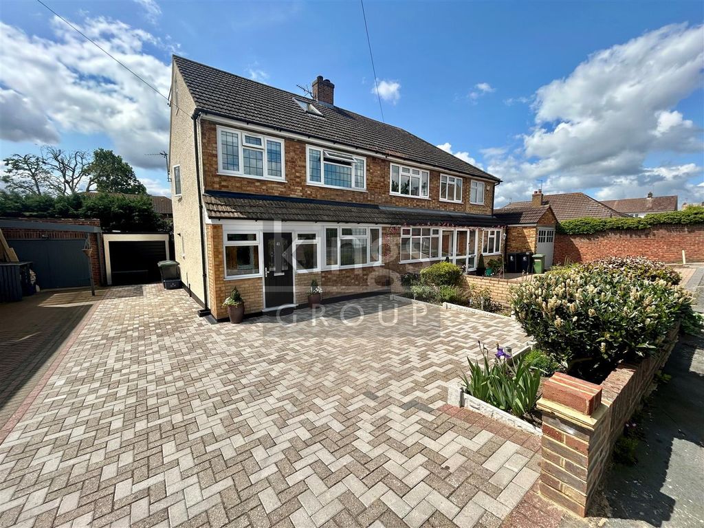 4 bed semidetached house for sale in Halfhides, Waltham Abbey EN9 Zoopla