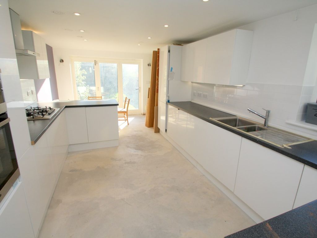 5 bed semidetached house for sale in Gresham Road, StainesUponThames