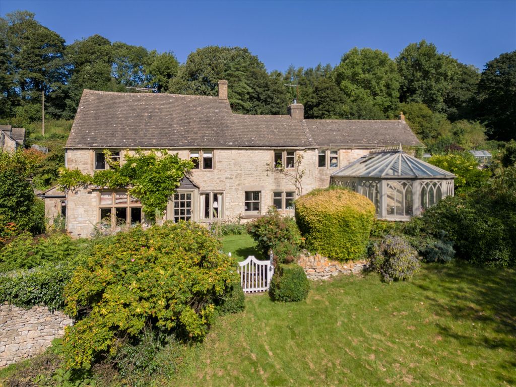 4 bed detached house for sale in Bournes Green, Oakridge, Stroud