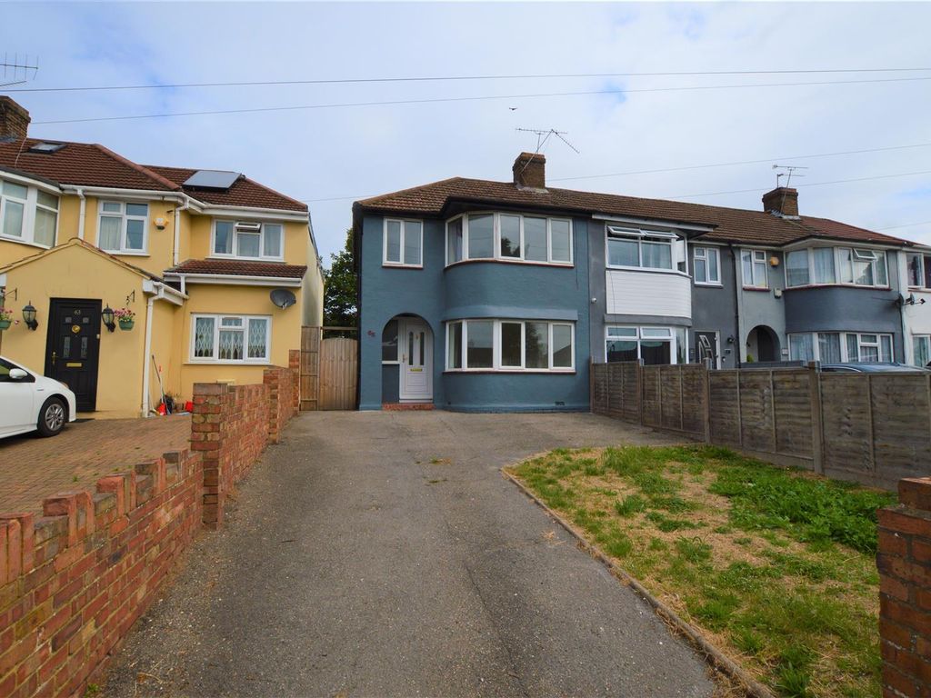 3 bed terraced house to rent in Cumberland Avenue, Farnham Royal