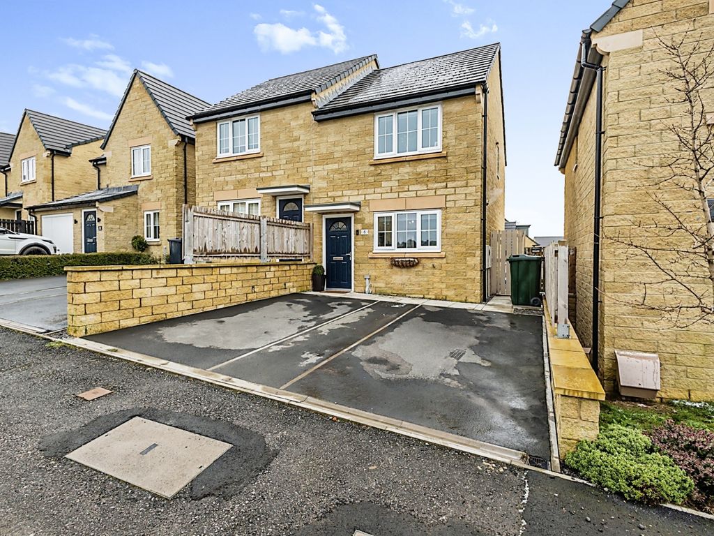 2 bed semidetached house for sale in Meadowlands, Allerton, Bradford