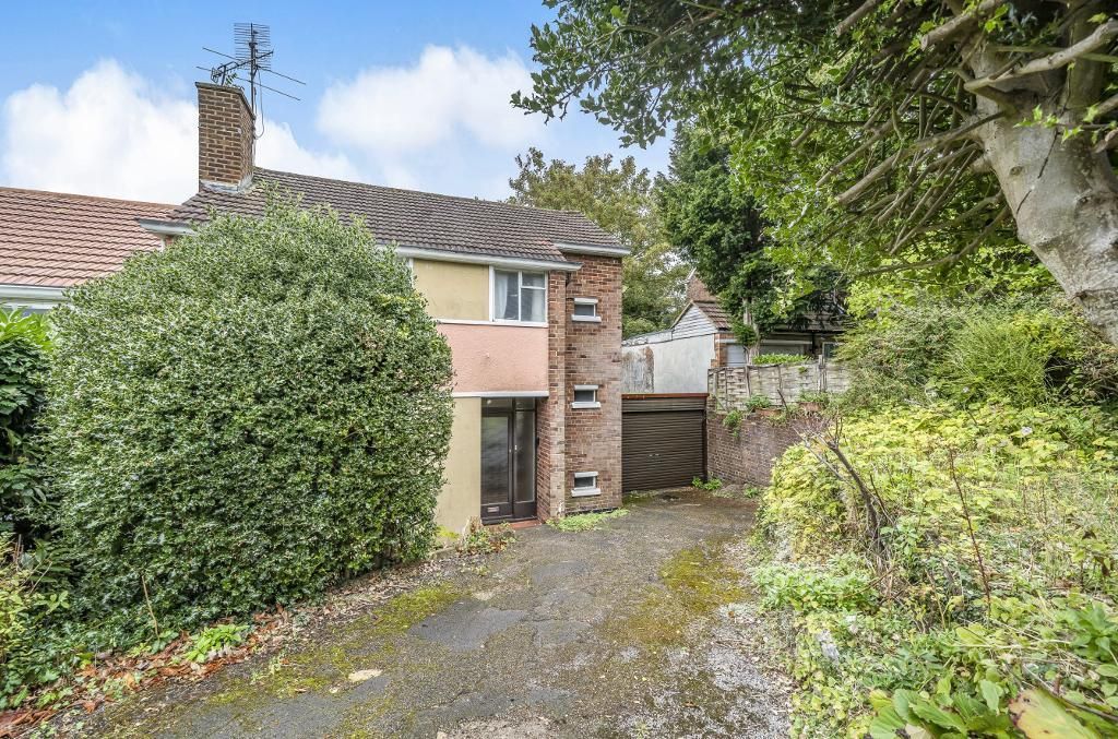 3 bed semidetached house for sale in Copthorne Rise, South Croydon