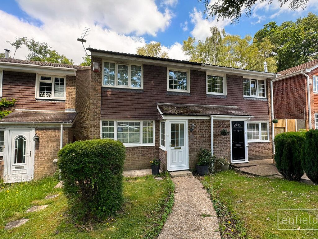 3 bed semidetached house for sale in Dunvegan Drive, Southampton SO16