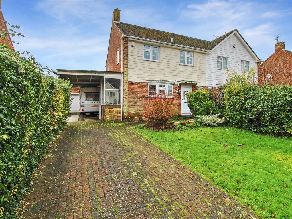 3 bed semidetached house for sale in Prinys Drive, Wigmore, Rainham