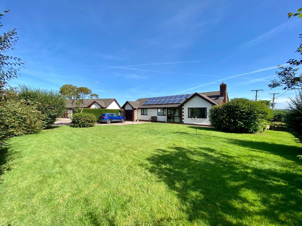 3 bed detached bungalow for sale in Puddington, Tiverton EX16, £525,000