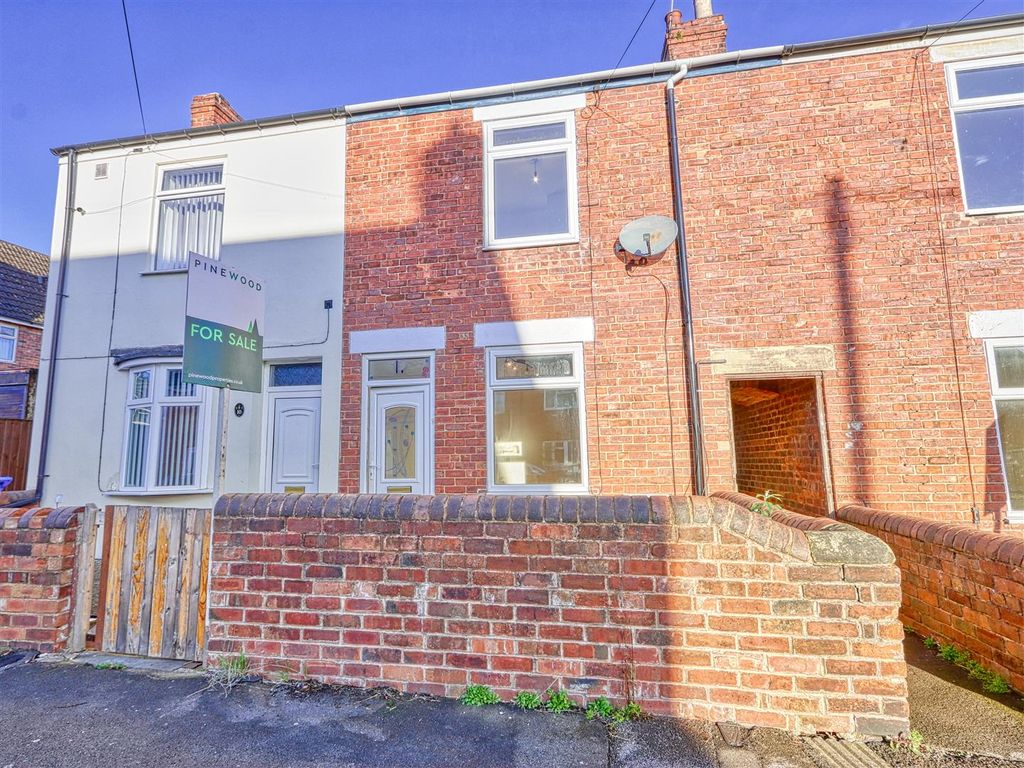 3 bed terraced house for sale in Dundonald Road, Chesterfield