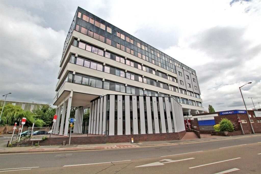 2 bed flat for sale in Carlton Square, Carlton, Nottingham NG4, £