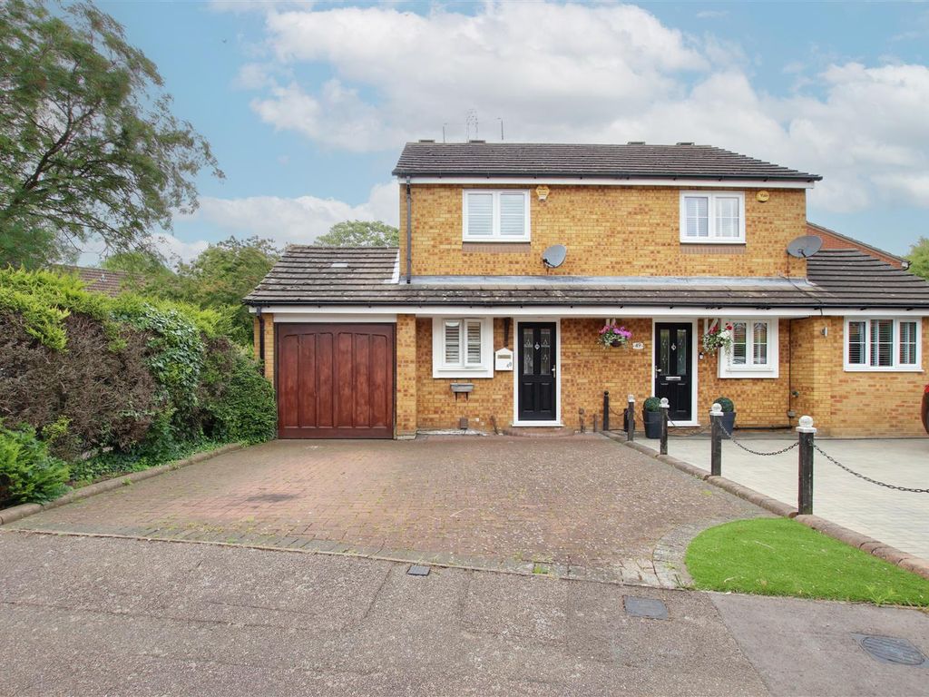 2 bed semidetached house for sale in Benedictine Gate, Cheshunt