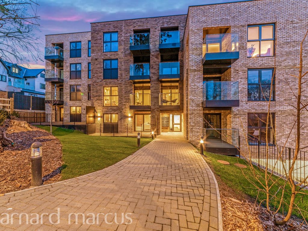 New home, 3 bed flat for sale in West Hill, Sanderstead, South Croydon