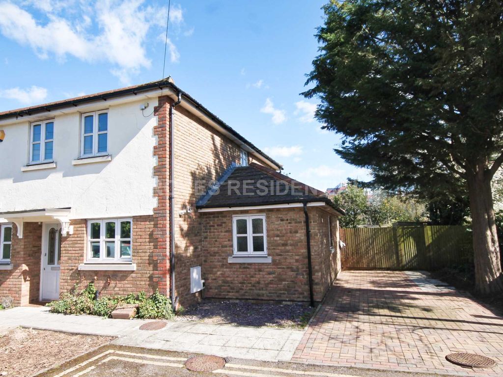 4 bed end terrace house to rent in Gloster Road, New Malden KT3 Zoopla