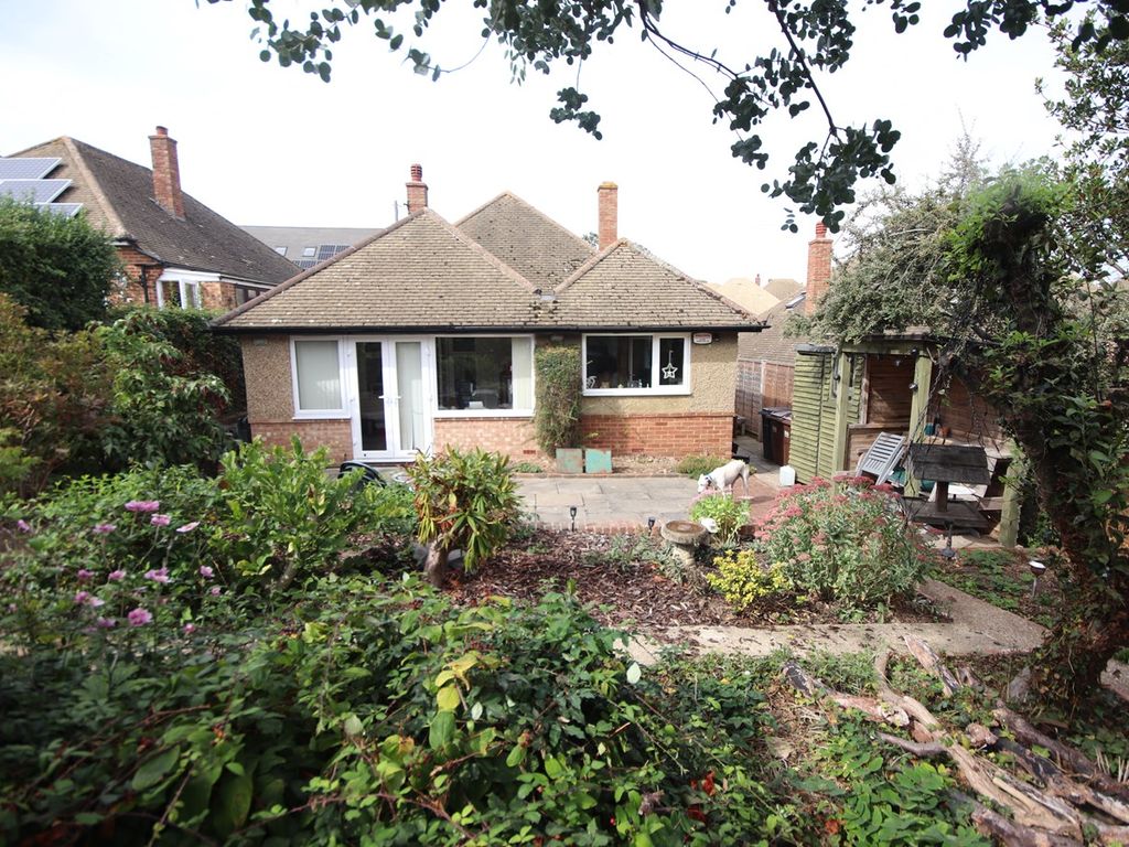 2 bed bungalow for sale in Claxton Road, BexhillOnSea TN40 Zoopla
