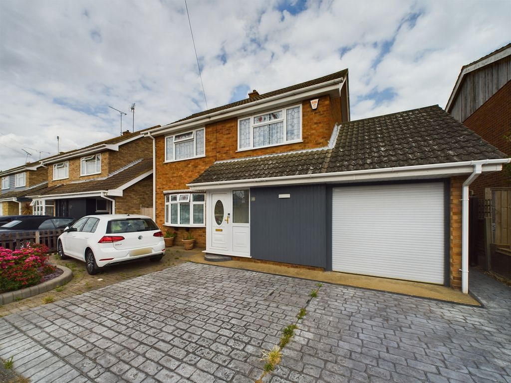 3 bed detached house for sale in Seaview Road, Canvey Island SS8, £