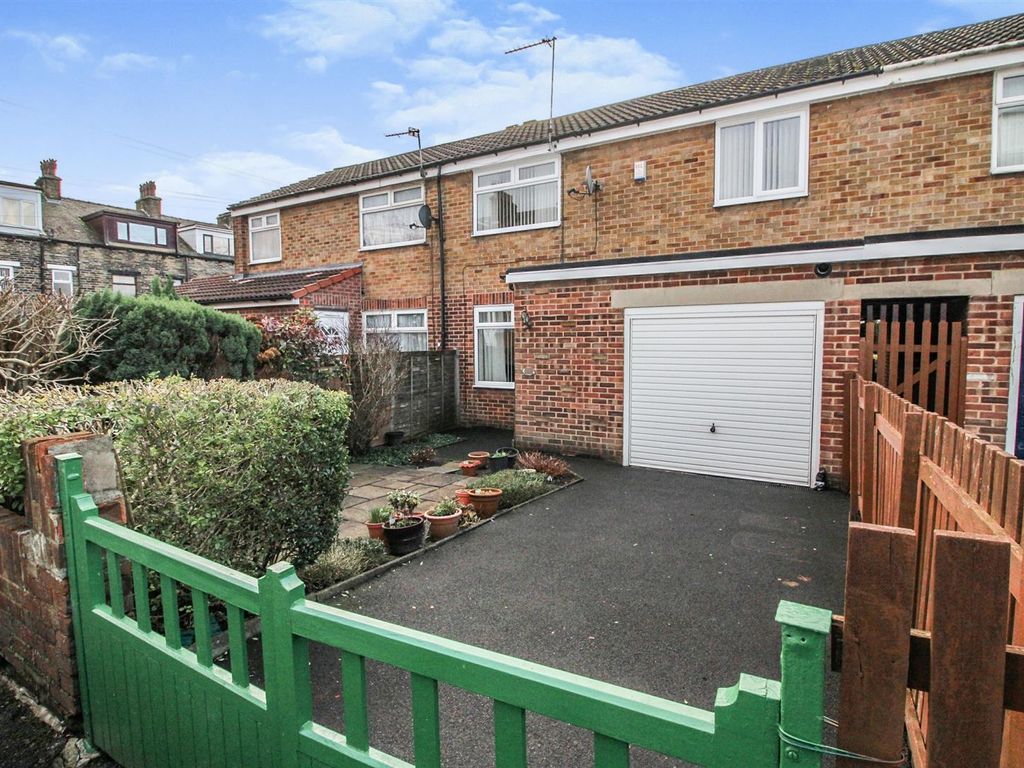 3 bed town house for sale in Moor Park Close, Bradford BD3 Zoopla