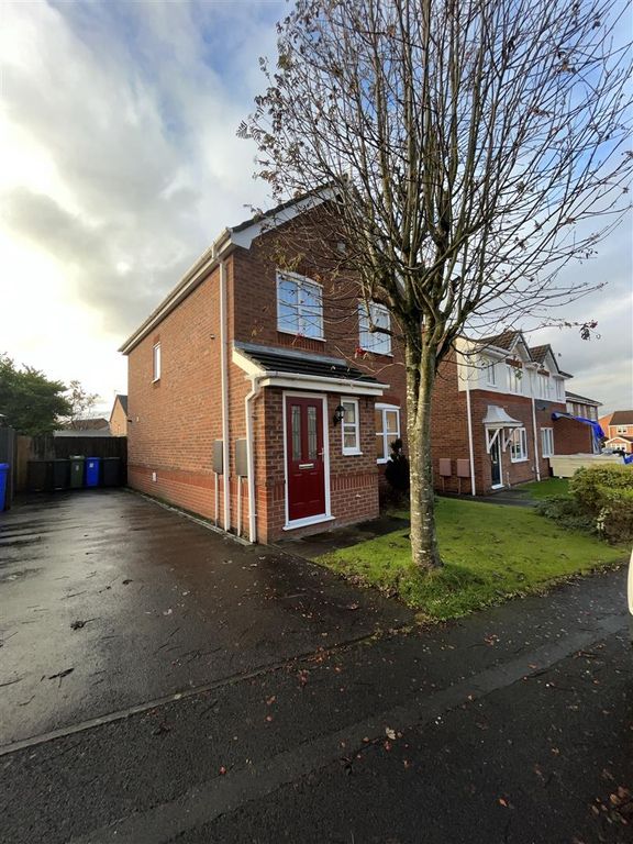 3 bed detached house to rent in North Way, Hyde SK14, £1,175 pcm Zoopla