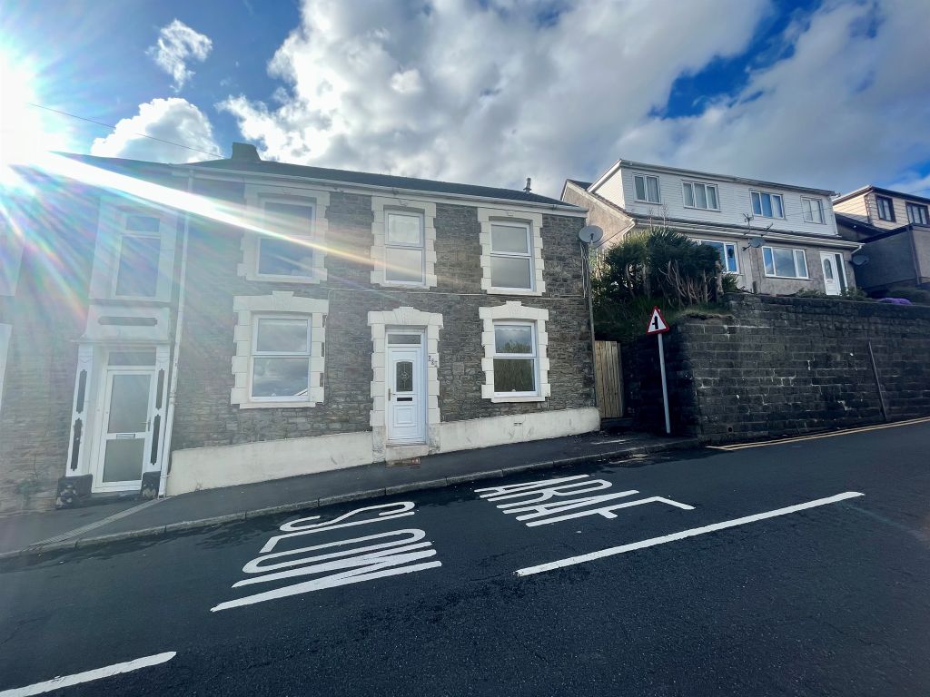 3 bed end terrace house for sale in Trewyddfa Road, Morriston, Swansea