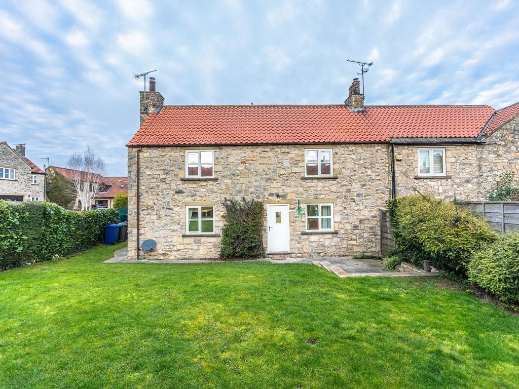 4 bed semidetached house to rent in The Old Farm House, Kirk Smeaton
