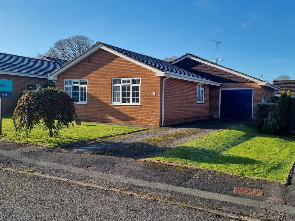 3 bed bungalow for sale in Rippon Close, Tiverton, Devon EX16, £375,000