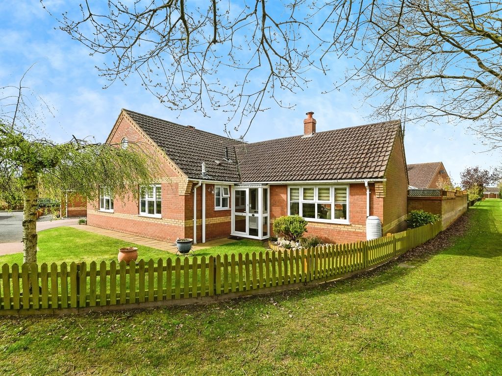 3 bed detached bungalow for sale in Greenwich Close, Denver, Downham