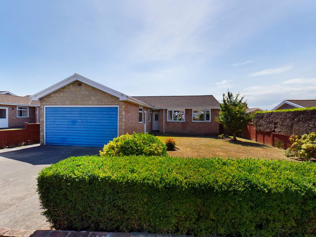 4 bed detached bungalow for sale in Longford Lane, Kingsteignton