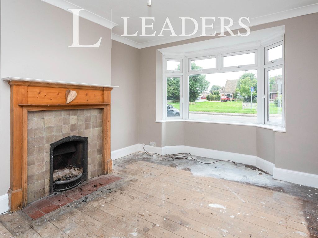 3 bed semidetached house to rent in Deanshanger Road, Old Stratford