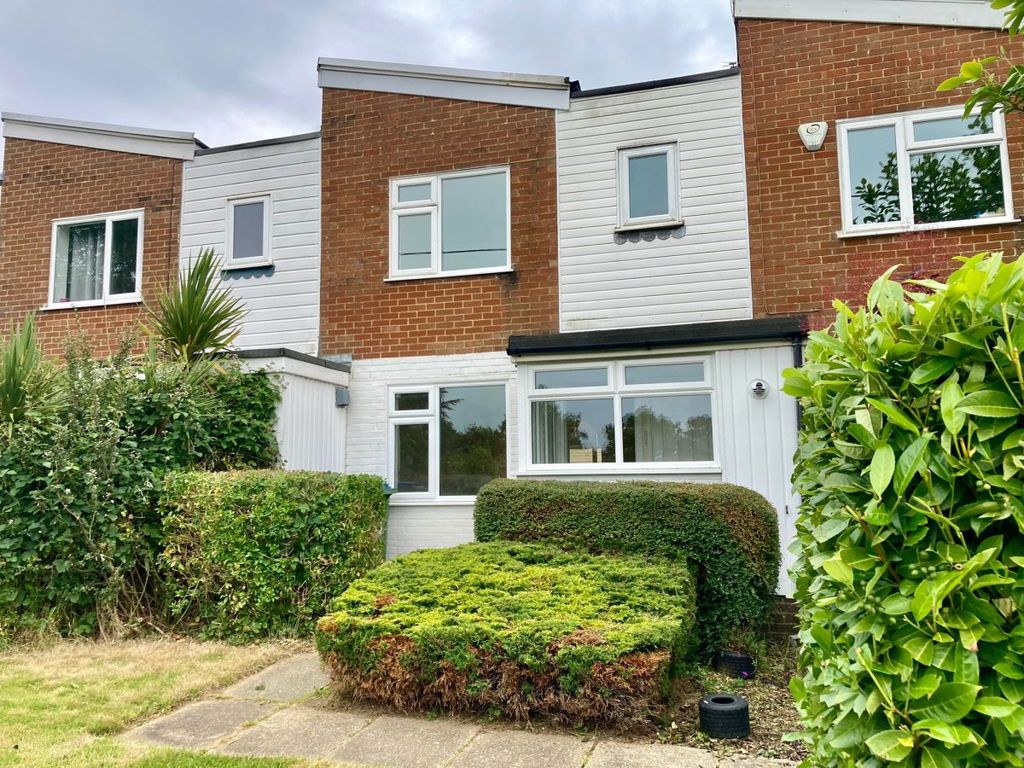 3 bed terraced house to rent in Station Road, Billingshurst RH14, £