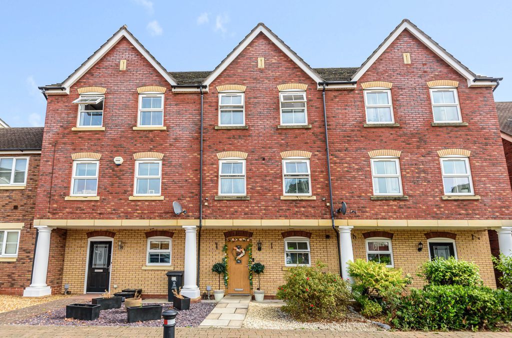 4 bed town house for sale in Mazurek Way, Swindon SN25 Zoopla