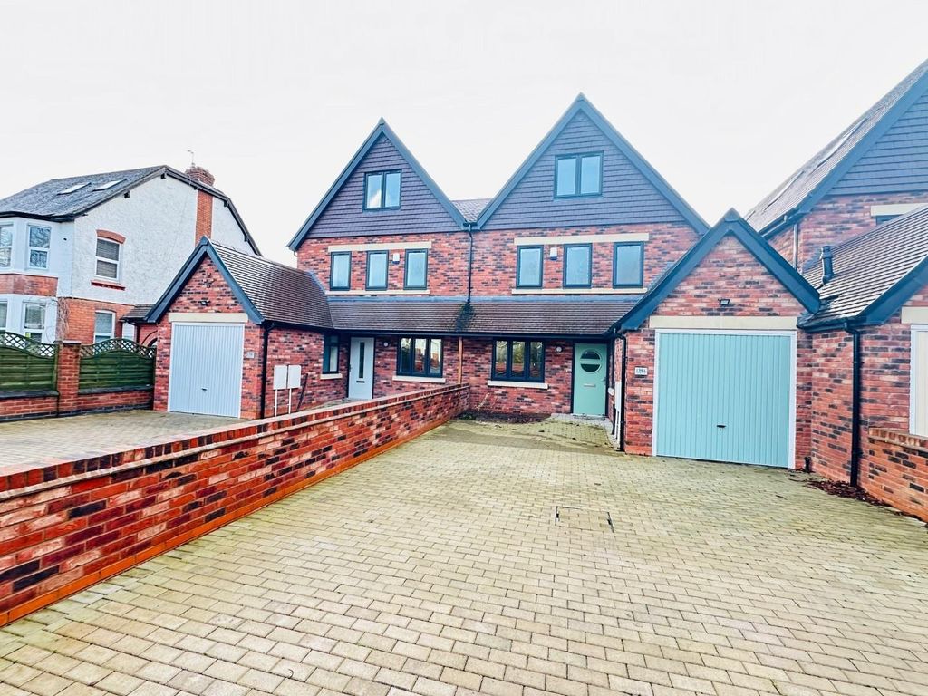 5 bed semidetached house to rent in Grange Road, Erdington, Birmingham