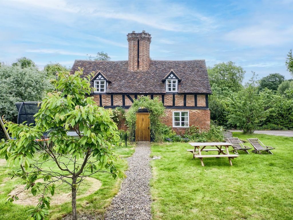 3 bed cottage for sale in The Village, Hartlebury, Kidderminster