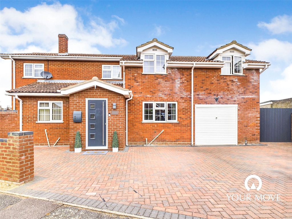 5 bed detached house for sale in Bramble Gardens, Belton, Great