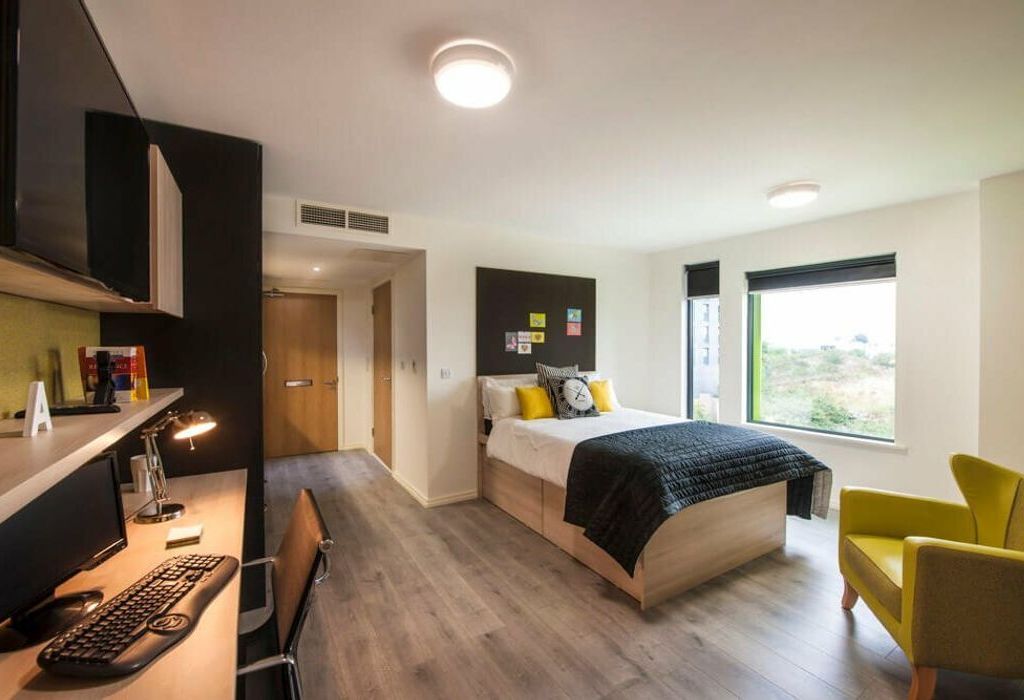 Room to rent in The Lyra, Portal Way, North Acton, London, London W3