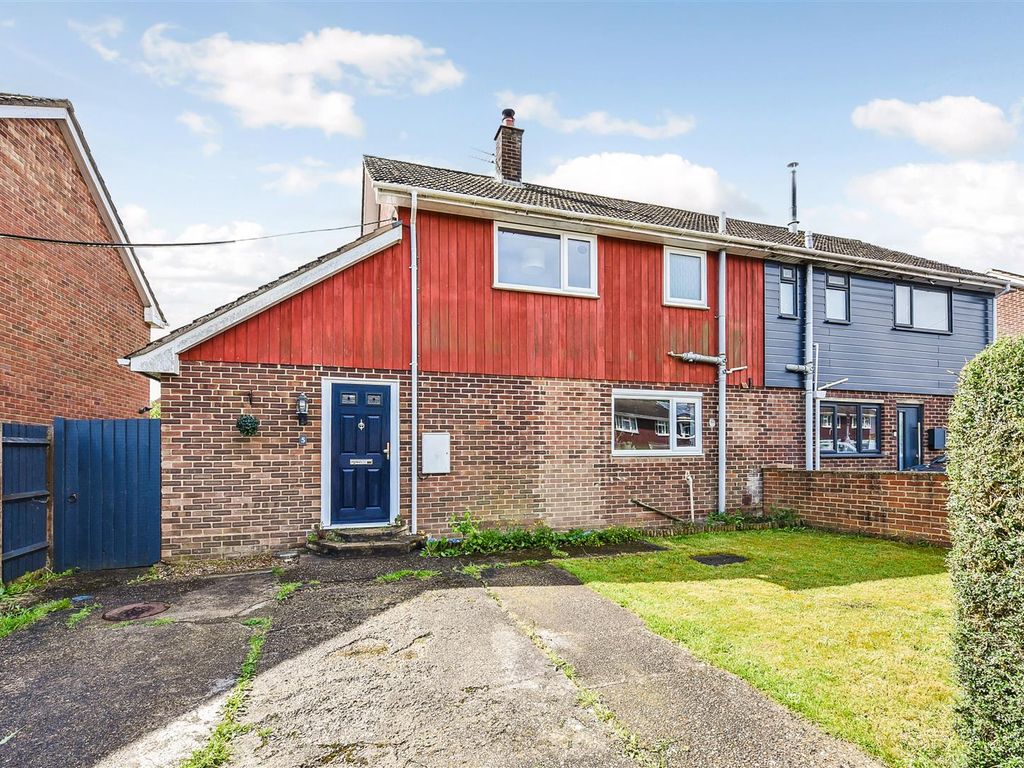 3 bed semidetached house for sale in Campbell Close, Grateley, Andover