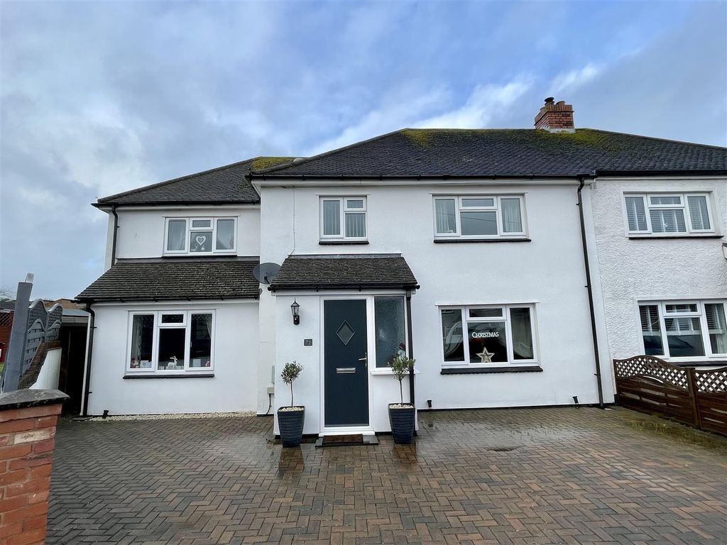 4 bed semidetached house for sale in Cromwell Road, Bulwark, Chepstow
