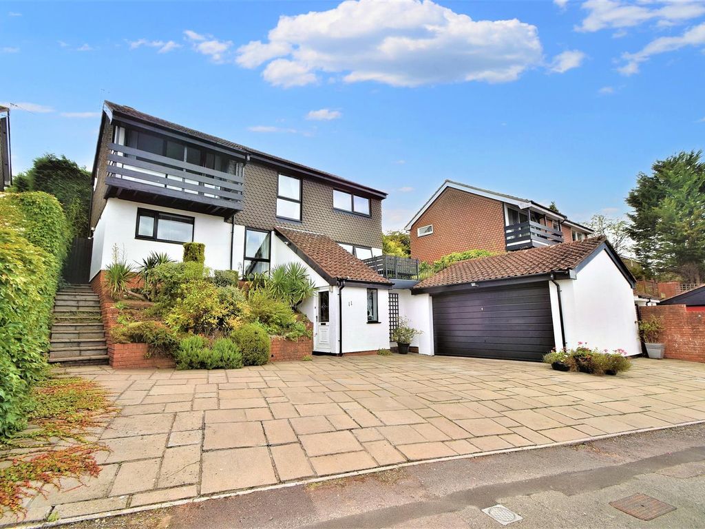 4 bed detached house for sale in Hawthorn Close, Portishead, Bristol