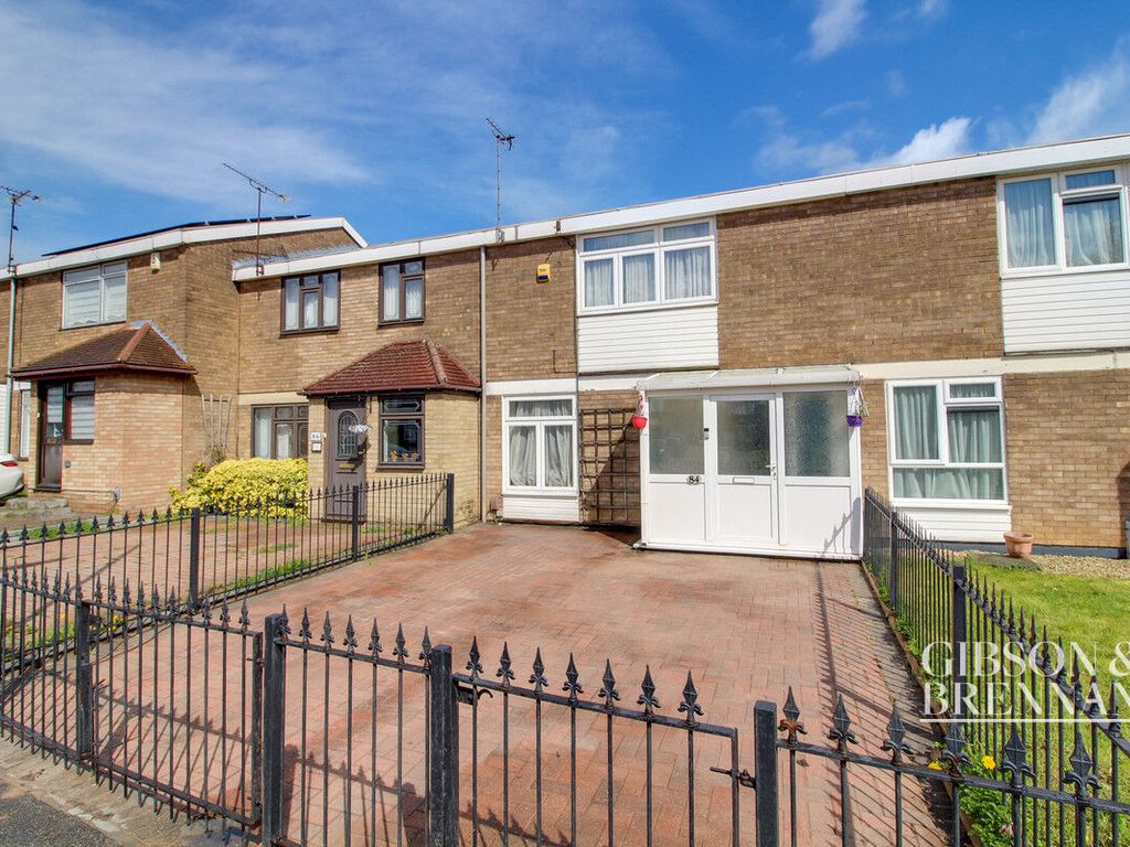 3 bed terraced house for sale in Ballards Walk, Basildon SS15, £300,000