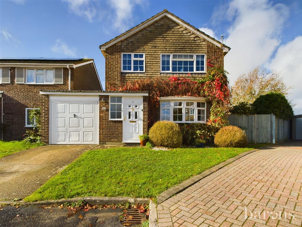 3 bed detached house for sale in Pheasant Close, Kempshott, Basingstoke