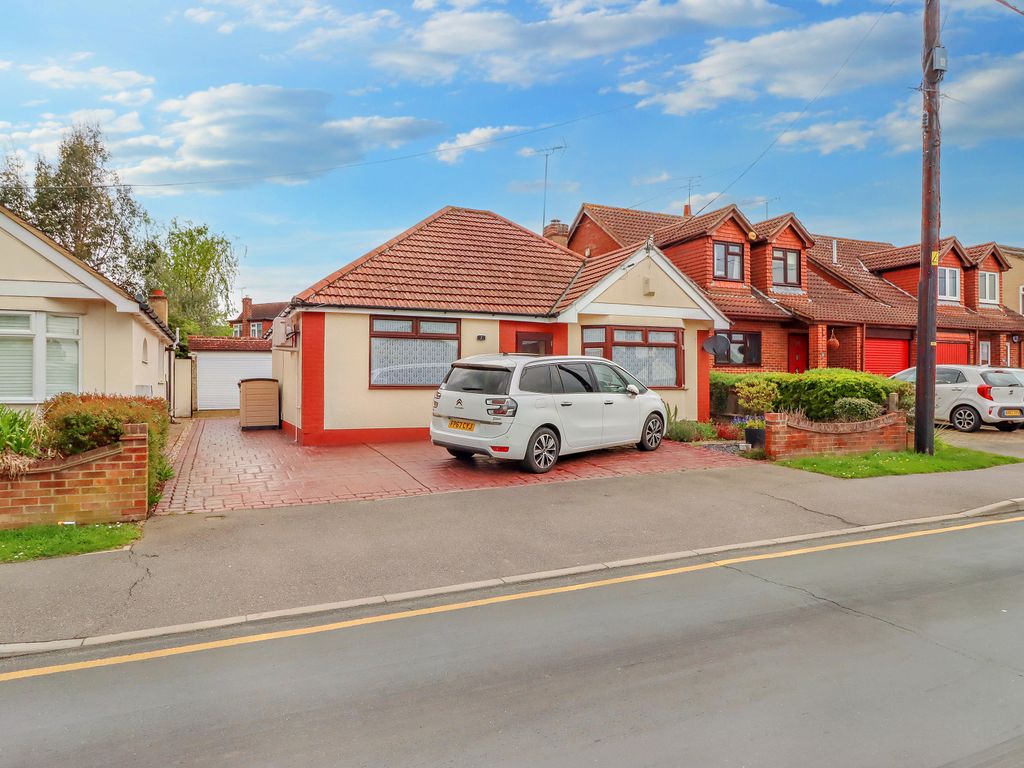 3 bed detached bungalow for sale in Guernsey Gardens, Wickford SS11