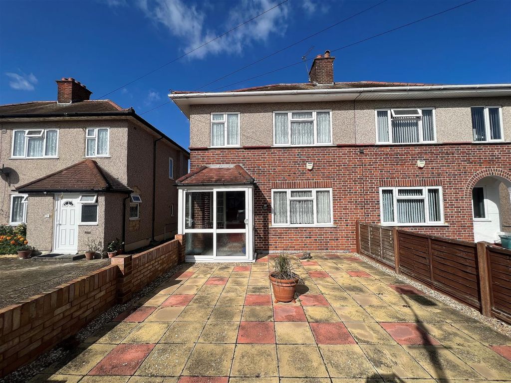 3 bed semidetached house for sale in Dorset Avenue, Hayes UB4, £