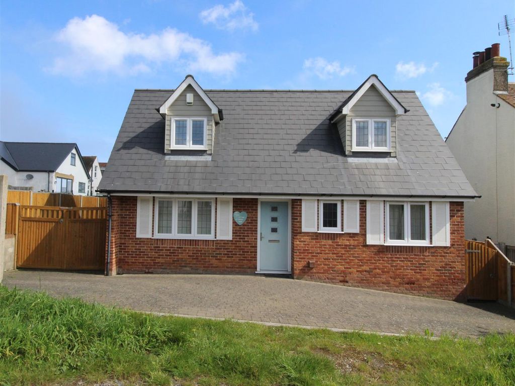 3 bed detached house to rent in Queens Road, Minster On Sea, Sheerness