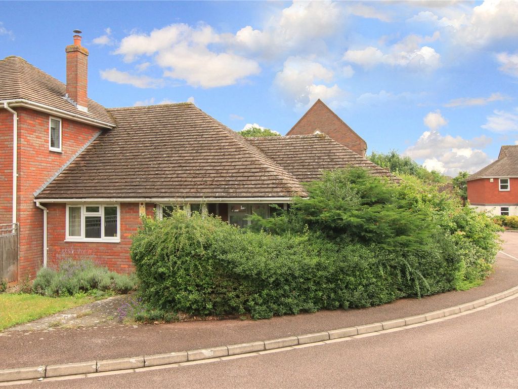 2 bed bungalow for sale in Wivelsfield, Eaton Bray, Dunstable, Central