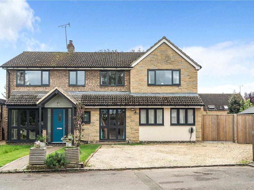 6 bed detached house for sale in Court Close, Kidlington, Oxfordshire