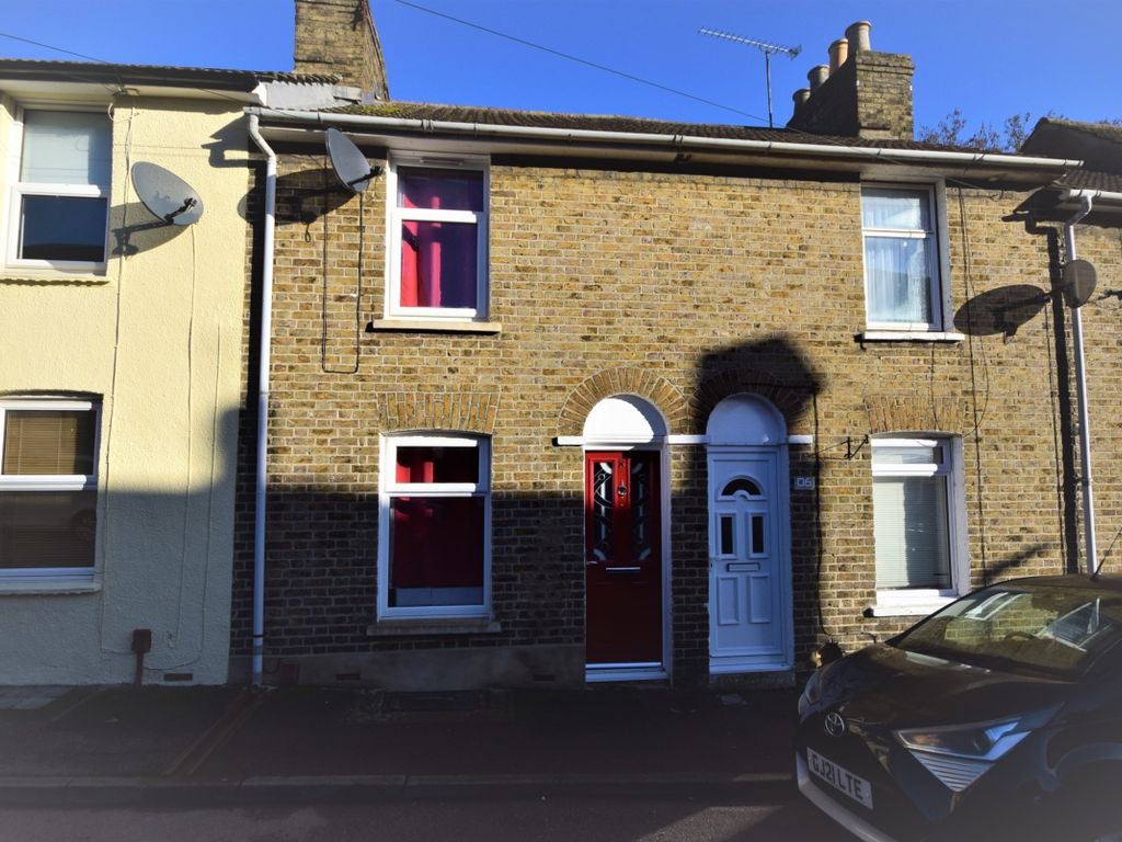 2 bed terraced house to rent in Baker Street, Borstal, Rochester ME1, £
