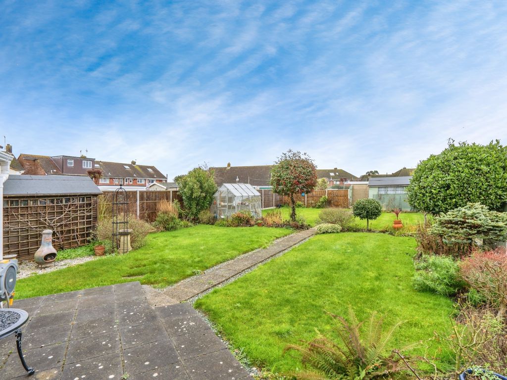 3 bed semidetached house for sale in Kinross Crescent, Portsmouth