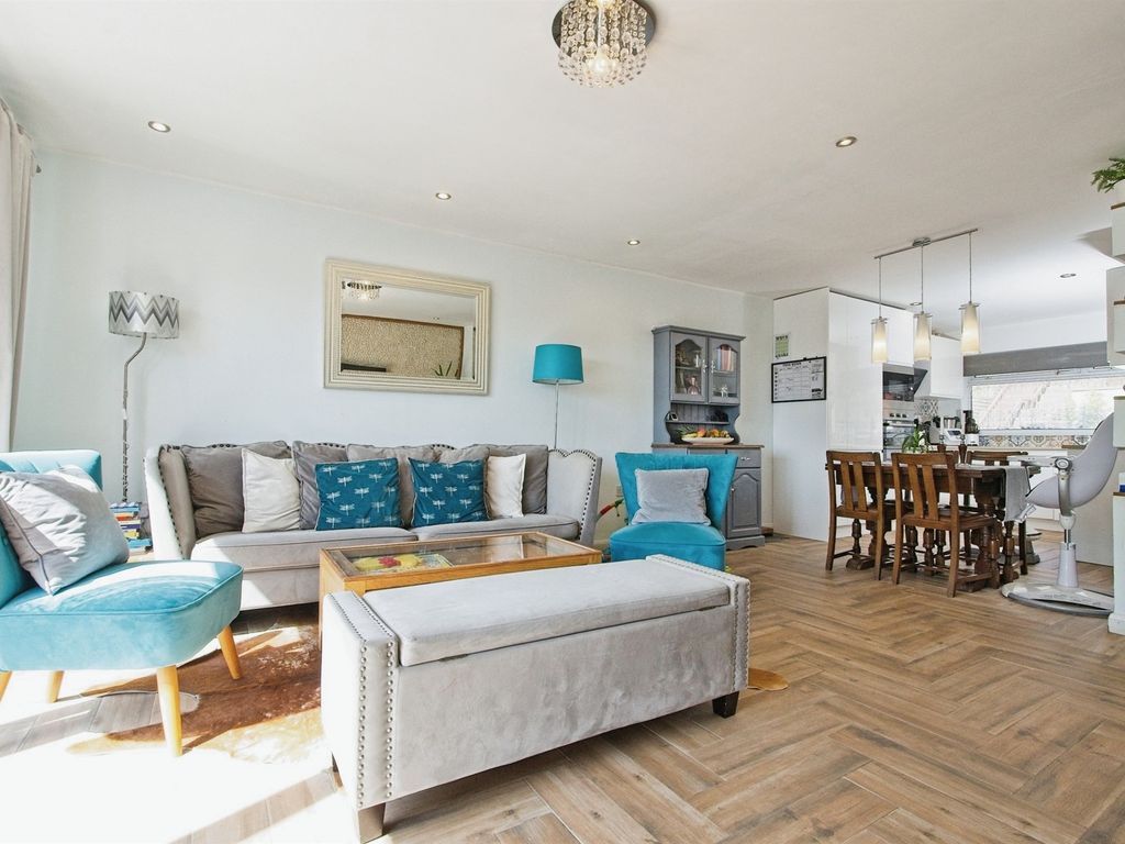 3 bed semidetached house for sale in Bryn Bevan, Newport NP20, £