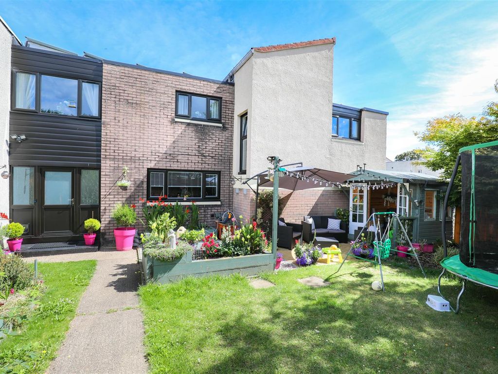4 bed end terrace house for sale in Colliston Avenue, Glenrothes KY7