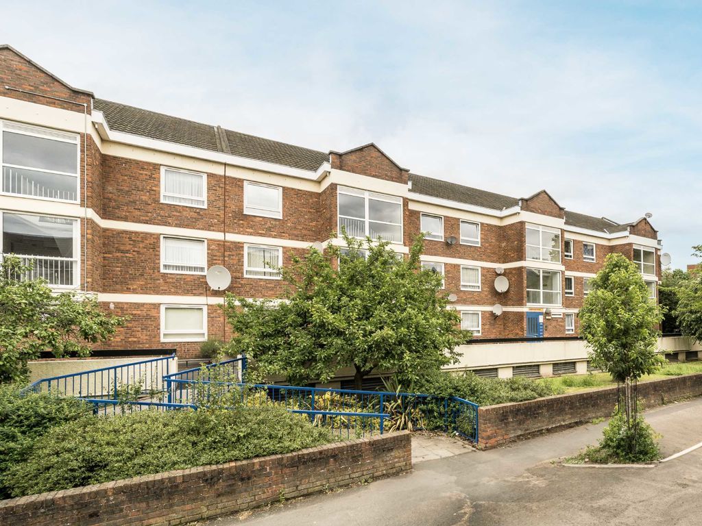 1 bed flat for sale in Geldeston Road, London E5, £400,000 Zoopla