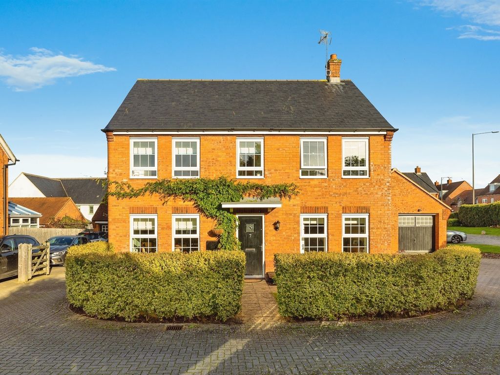 4 bed detached house for sale in Cotton End, Buckingham MK18, £550,000