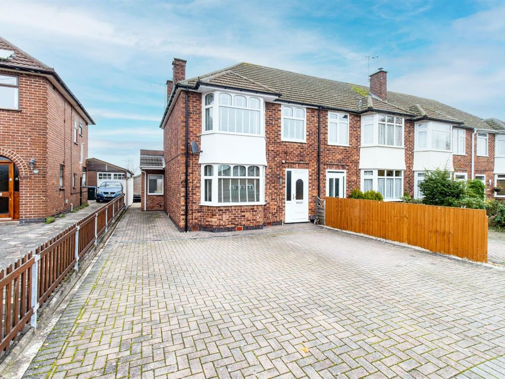 3 bed semidetached house for sale in Upper Eastern Green Lane, Eastern