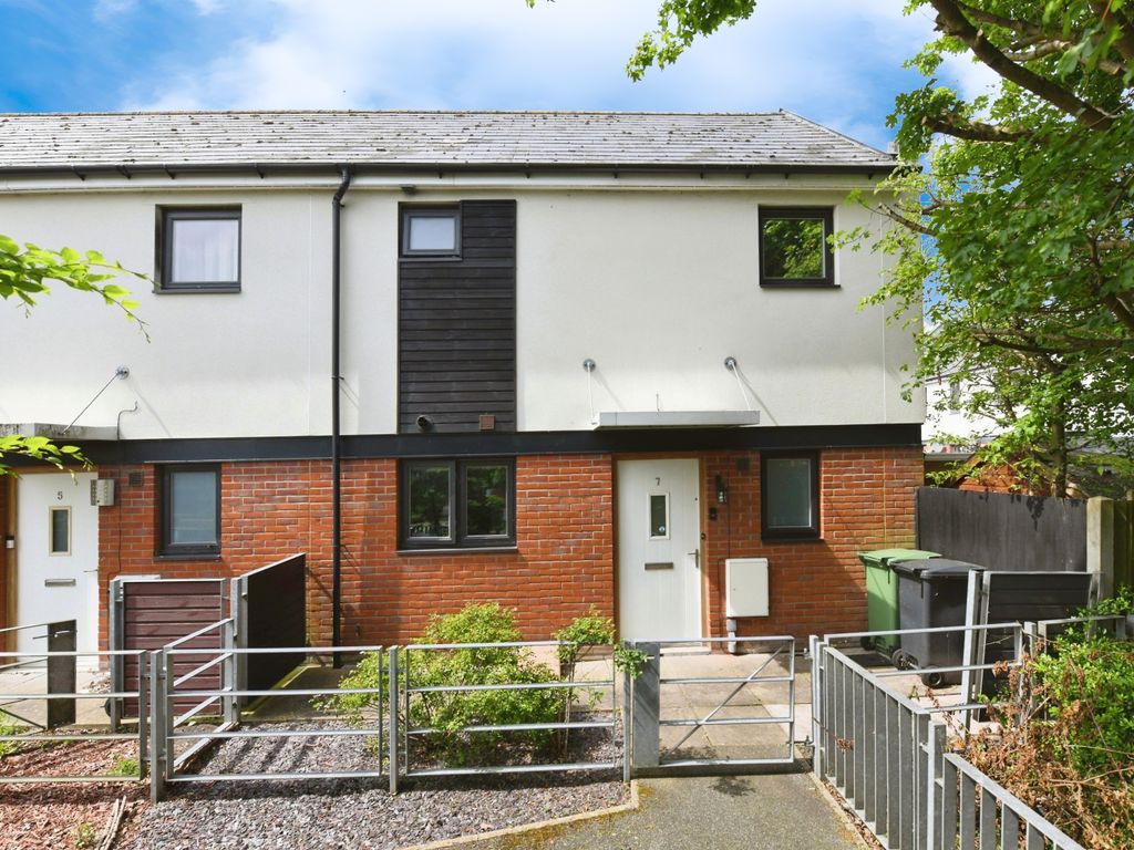 2 bed end terrace house for sale in Oak Tree Gardens, Braintree, Essex